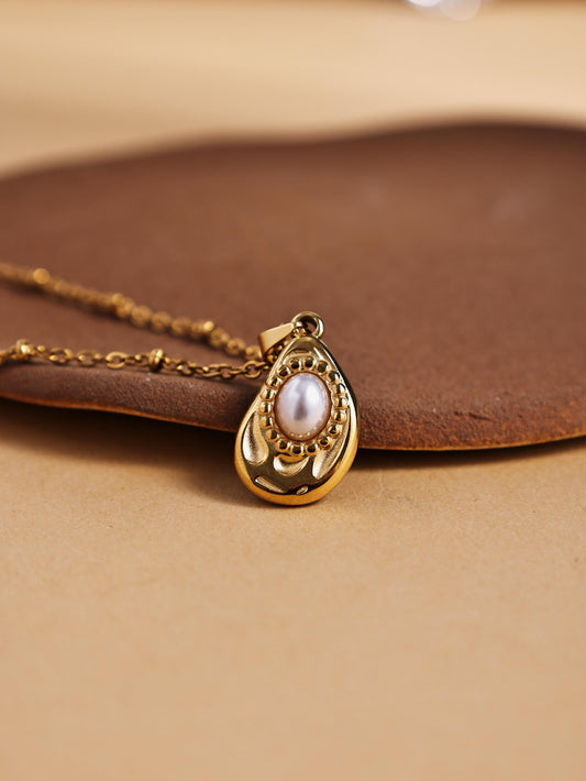 Stainless Steel Pearl Pendant Choker Necklace – French-Inspired Jewelry